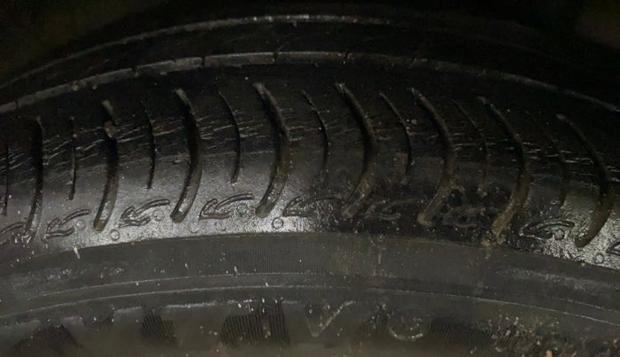 2016 Hyundai Xcent SX 1.2 (O), Petrol, Manual, 61,053 km, Left Rear Tyre Tread