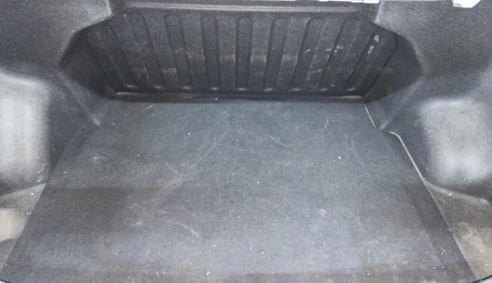 2016 Hyundai Xcent SX 1.2 (O), Petrol, Manual, 61,053 km, Boot Inside