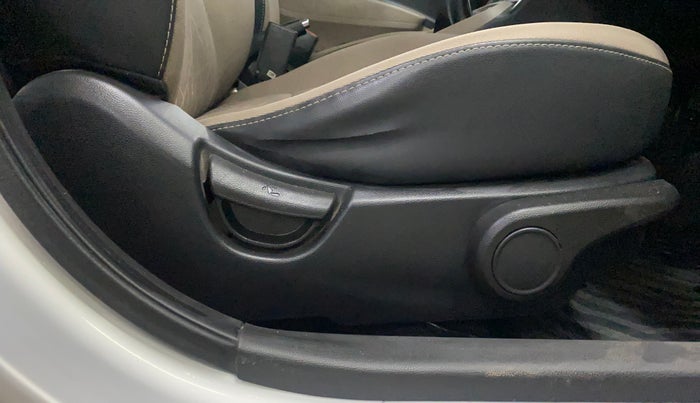 2016 Hyundai Xcent SX 1.2 (O), Petrol, Manual, 61,053 km, Driver Side Adjustment Panel