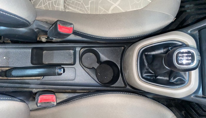 2016 Hyundai Xcent SX 1.2 (O), Petrol, Manual, 61,053 km, Gear Lever