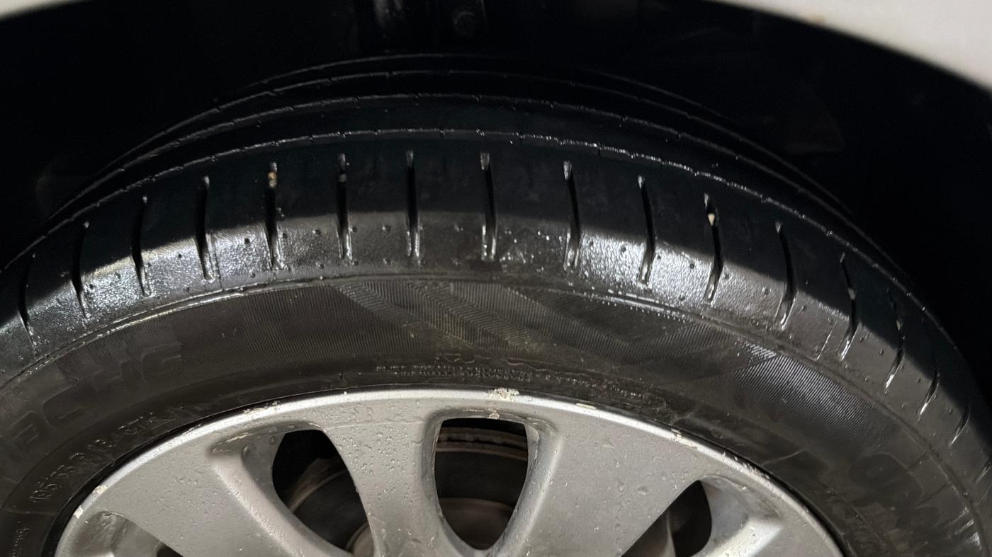 2016 Maruti Baleno ZETA PETROL 1.2, CNG, Manual, 51,646 km, Right Front Tyre Tread