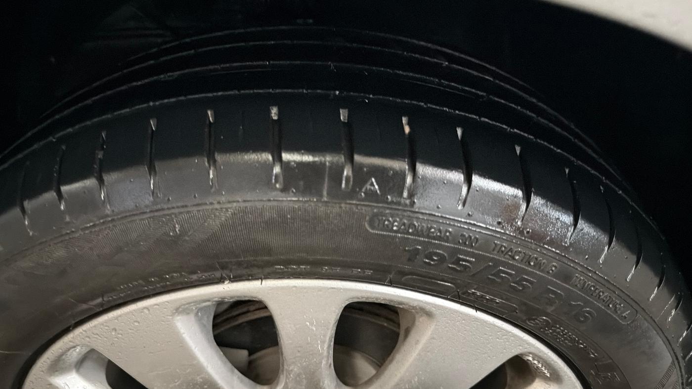 2016 Maruti Baleno ZETA PETROL 1.2, CNG, Manual, 51,646 km, Left Front Tyre Tread