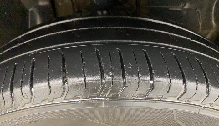 2022 Tata PUNCH ACCOMPLISHED MT, Petrol, Manual, 34,171 km, Right Front Tyre Tread