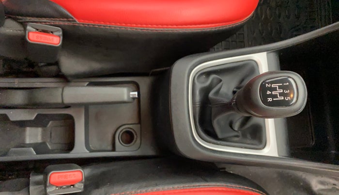 2022 Tata PUNCH ACCOMPLISHED MT, Petrol, Manual, 34,171 km, Gear Lever