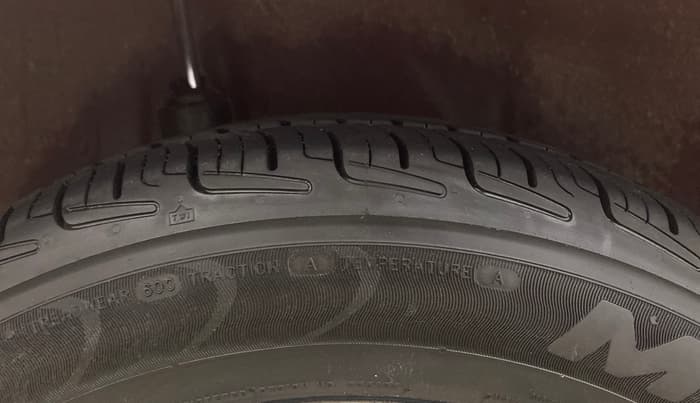 2013 Honda Brio S MT, Petrol, Manual, 58,114 km, Right Rear Tyre Tread
