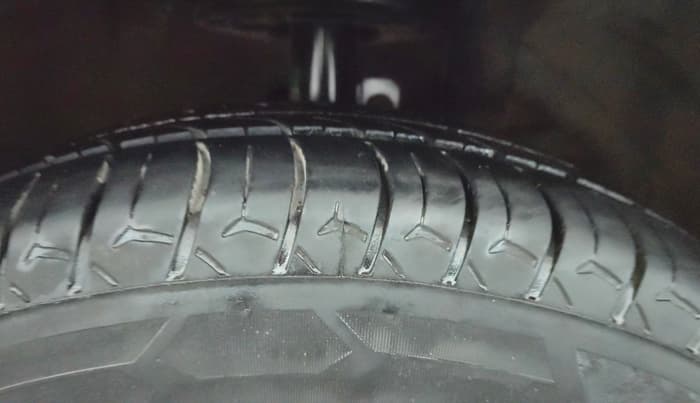 2021 Maruti Ertiga VXI CNG, CNG, Manual, 1,34,217 km, Right Front Tyre Tread