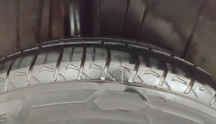 2021 Maruti Ertiga VXI CNG, CNG, Manual, 1,34,217 km, Right Rear Tyre Tread