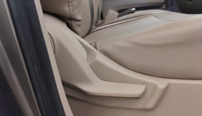 2021 Maruti Ertiga VXI CNG, CNG, Manual, 1,34,217 km, Driver Side Adjustment Panel