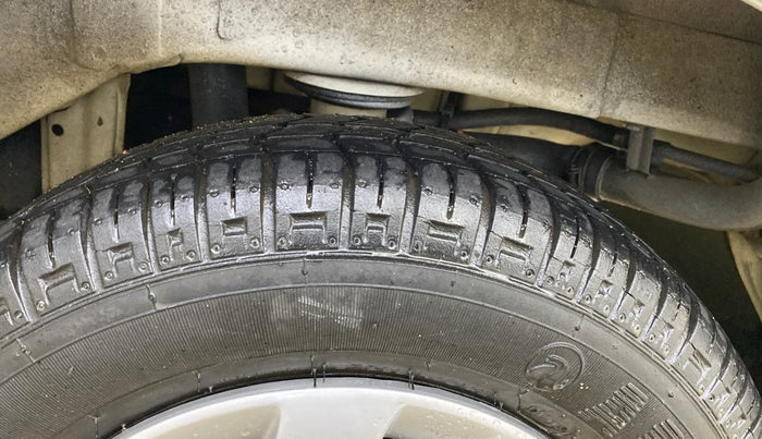 2017 Maruti Alto 800 LXI, Petrol, Manual, 25,052 km, Left Rear Tyre Tread