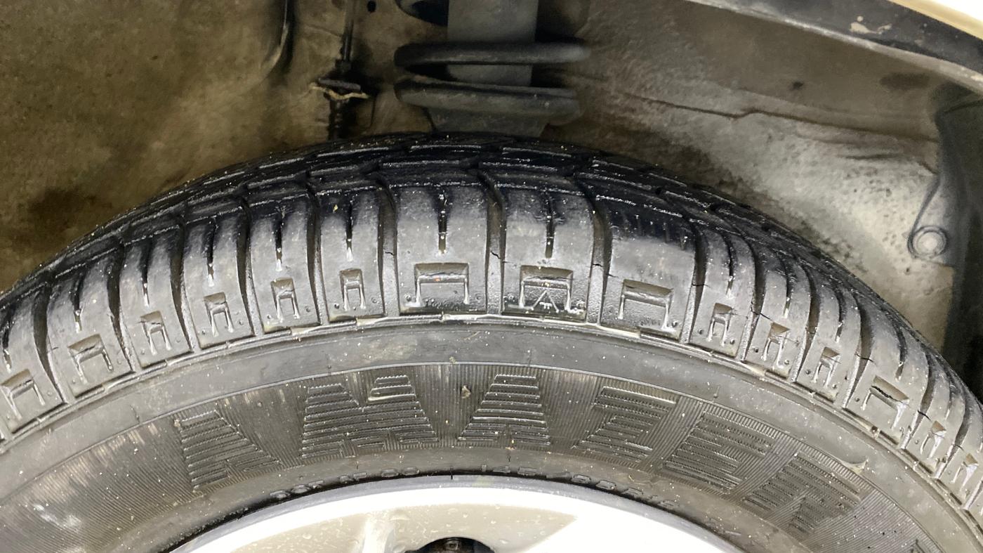 2017 Maruti Alto 800 LXI, Petrol, Manual, 24,987 km, Right Front Tyre Tread