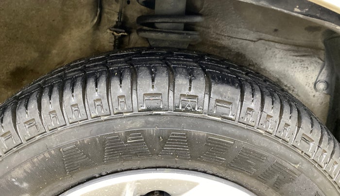 2017 Maruti Alto 800 LXI, Petrol, Manual, 25,052 km, Right Front Tyre Tread