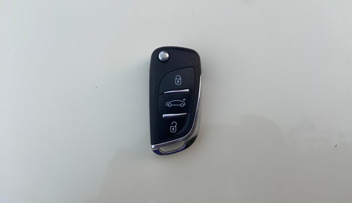 2015 Mahindra XUV500 W6, Diesel, Manual, 76,338 km, Key Close Up