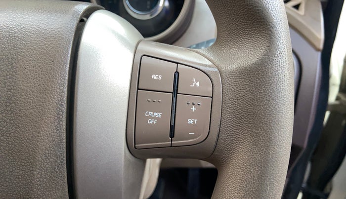 2015 Mahindra XUV500 W6, Diesel, Manual, 76,338 km, Adaptive Cruise Control