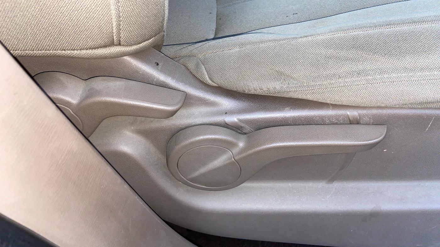 2015 Mahindra XUV500 W6, Diesel, Manual, 76,338 km, Driver Side Adjustment Panel