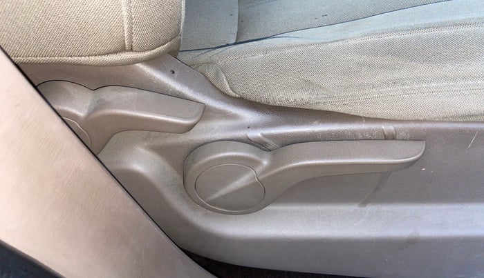 2015 Mahindra XUV500 W6, Diesel, Manual, 76,338 km, Driver Side Adjustment Panel