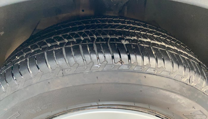 2015 Mahindra XUV500 W6, Diesel, Manual, 76,338 km, Left Front Tyre Tread