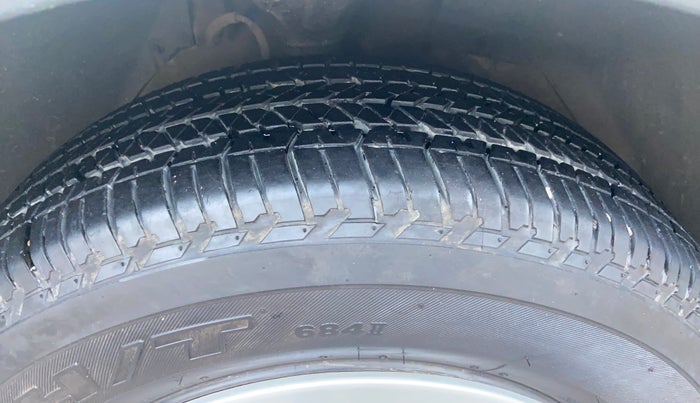 2015 Mahindra XUV500 W6, Diesel, Manual, 76,338 km, Right Front Tyre Tread