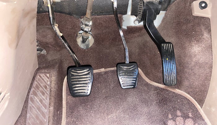 2015 Mahindra XUV500 W6, Diesel, Manual, 76,338 km, Pedals