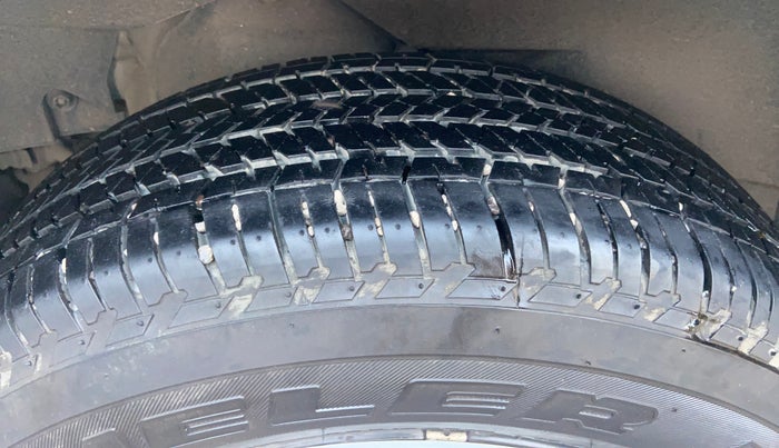 2015 Mahindra XUV500 W6, Diesel, Manual, 76,338 km, Right Rear Tyre Tread