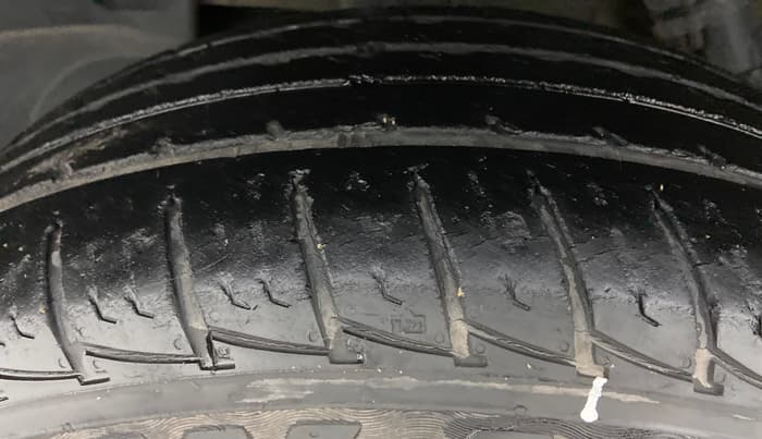 2016 Renault Duster RXL AMT 110 PS, Diesel, Automatic, 54,936 km, Right Rear Tyre Tread