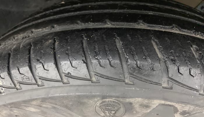 2016 Renault Duster RXL AMT 110 PS, Diesel, Automatic, 54,936 km, Right Front Tyre Tread