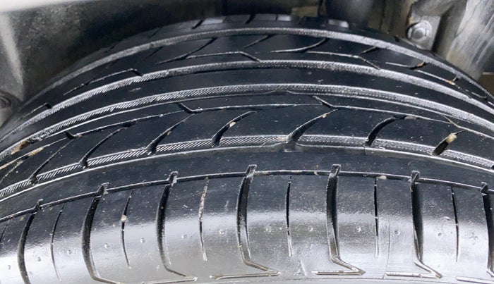 2017 Maruti Swift VDI, Diesel, Manual, 42,055 km, Left Rear Tyre Tread