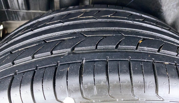 2017 Maruti Swift VDI, Diesel, Manual, 42,055 km, Right Rear Tyre Tread