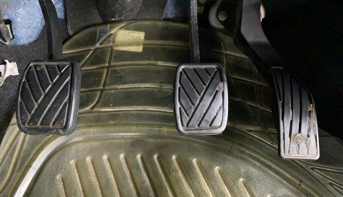 2017 Maruti Swift VDI, Diesel, Manual, 42,055 km, Pedals