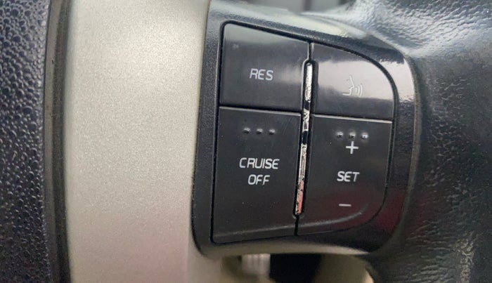 2016 Mahindra XUV500 W10 AT, Diesel, Automatic, 1,15,749 km, Adaptive Cruise Control