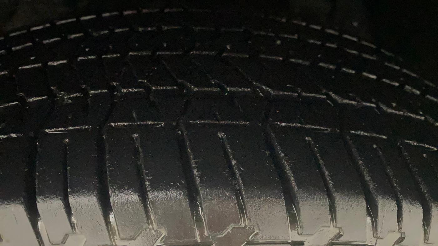 2016 Mahindra XUV500 W10 AT, Diesel, Automatic, 1,15,749 km, Left Front Tyre Tread