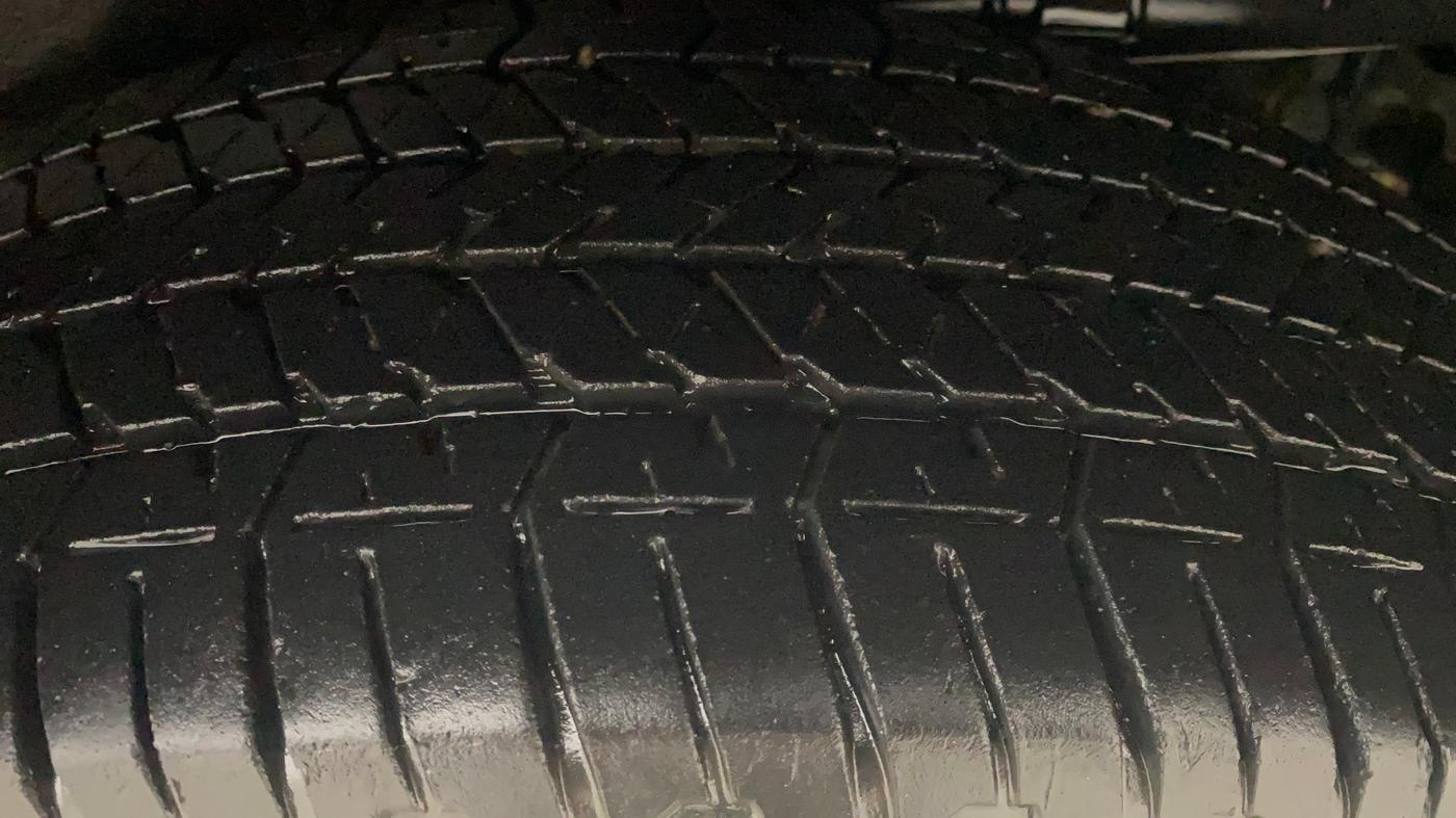 2016 Mahindra XUV500 W10 AT, Diesel, Automatic, 1,15,749 km, Left Rear Tyre Tread