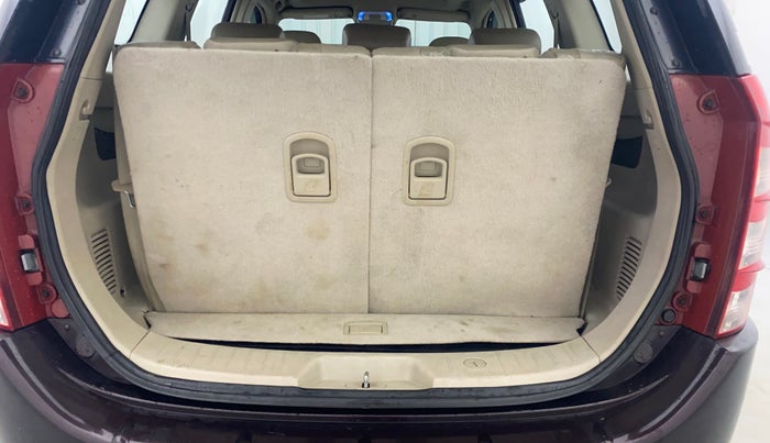 2016 Mahindra XUV500 W10 AT, Diesel, Automatic, 1,15,749 km, Boot Inside