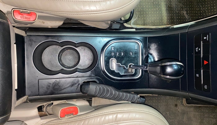 2016 Mahindra XUV500 W10 AT, Diesel, Automatic, 1,15,749 km, Gear Lever