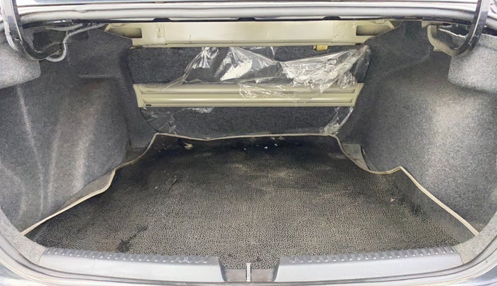 2013 Volkswagen Vento HIGHLINE 1.6 MPI, Petrol, Manual, 18,870 km, Boot Inside