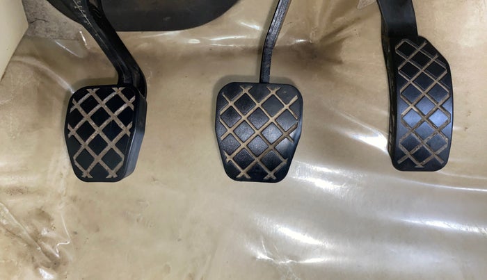 2013 Volkswagen Vento HIGHLINE 1.6 MPI, Petrol, Manual, 18,870 km, Pedals