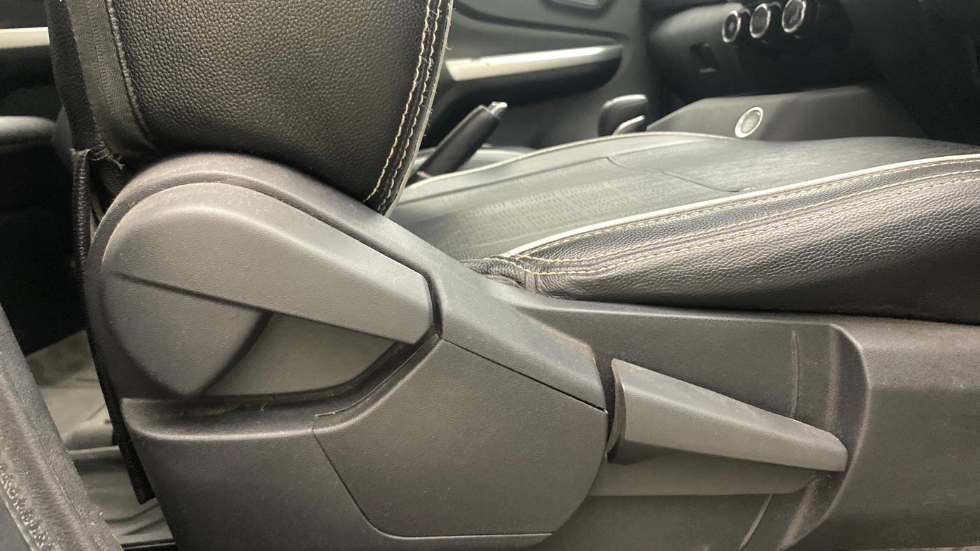 2021 Nissan MAGNITE XV PREMIUM TURBO CVT, Petrol, Automatic, 72,991 km, Driver Side Adjustment Panel