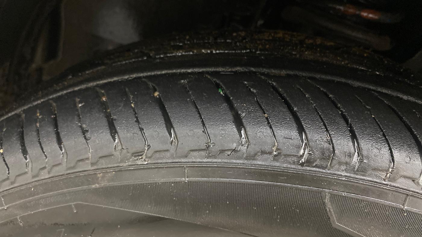 2021 Nissan MAGNITE XV PREMIUM TURBO CVT, Petrol, Automatic, 72,991 km, Left Front Tyre Tread