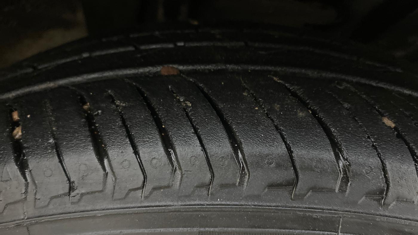 2021 Nissan MAGNITE XV PREMIUM TURBO CVT, Petrol, Automatic, 72,991 km, Right Front Tyre Tread