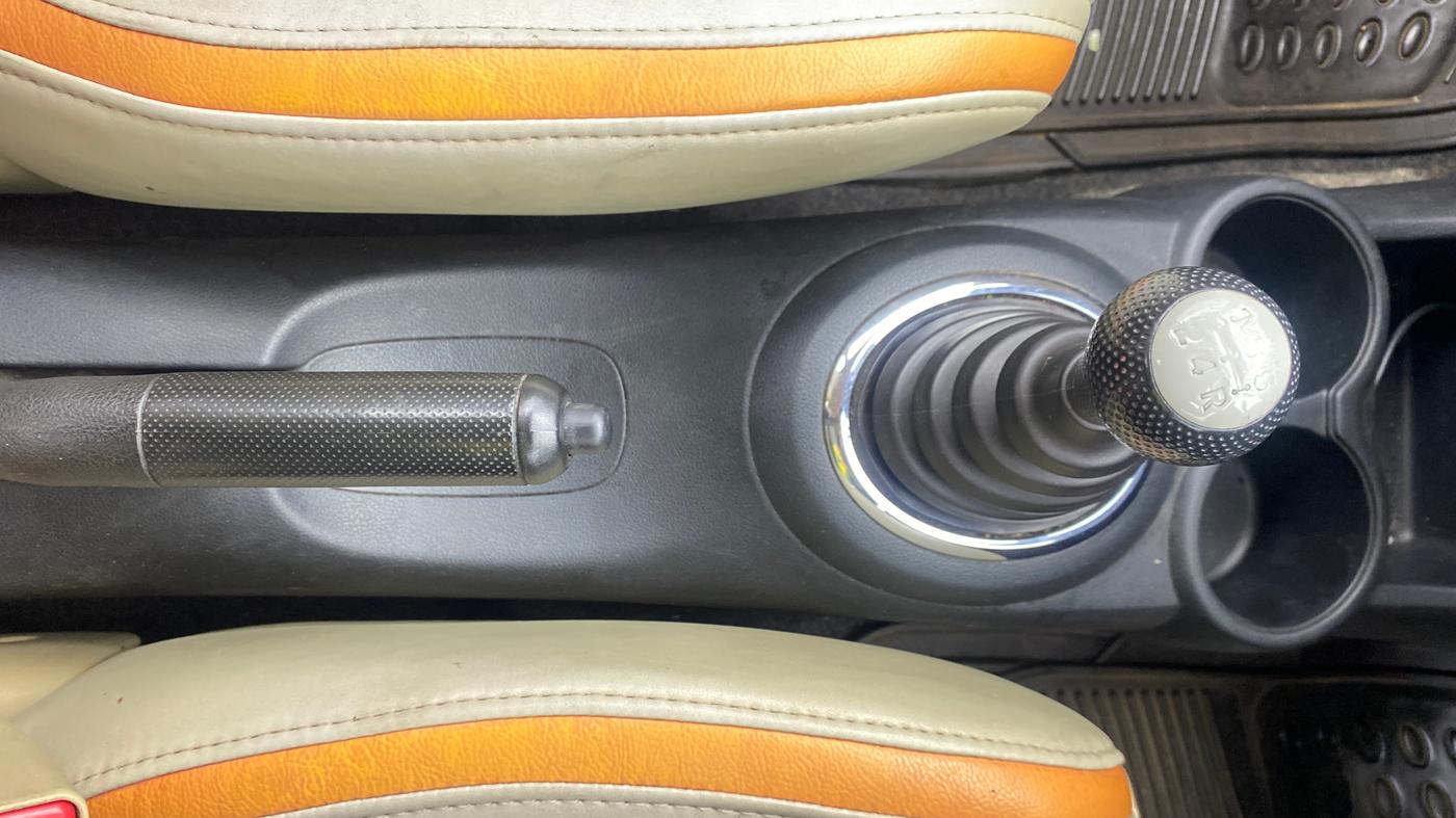 2013 Honda Brio S MT, Petrol, Manual, 1,10,987 km, Gear Lever