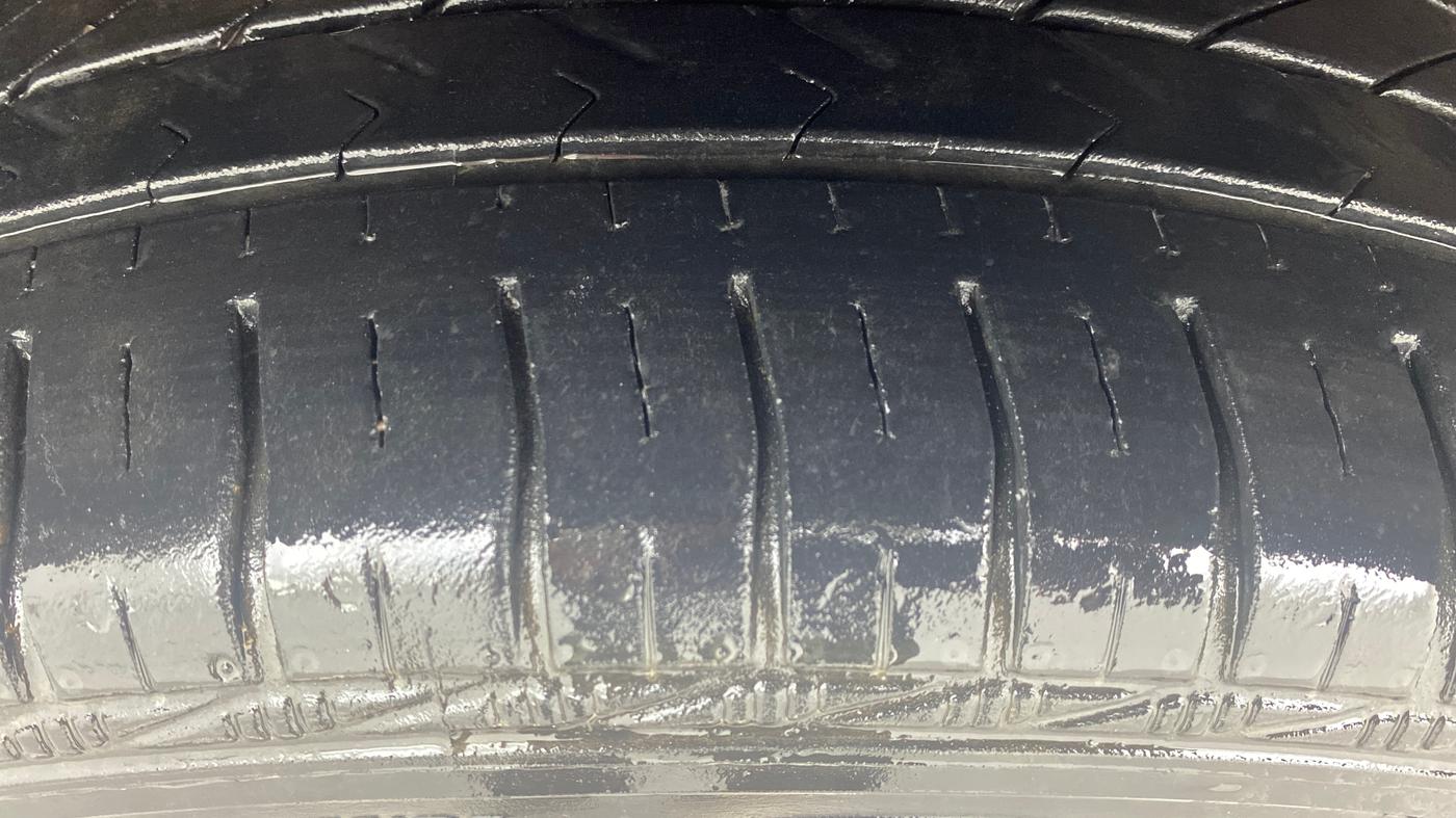 2013 Honda Brio S MT, Petrol, Manual, 1,10,987 km, Left Front Tyre Tread