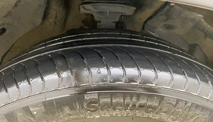 2024 MG HECTOR SAVVY PRO 1.5 TURBO CVT PETROL, Petrol, Automatic, 9,214 km, Right Front Tyre Tread