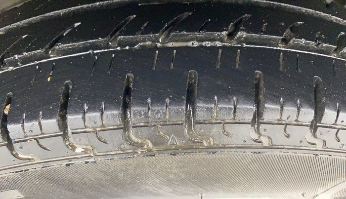 2018 Renault Kwid RXT 1.0 (O), Petrol, Manual, 23,684 km, Left Rear Tyre Tread
