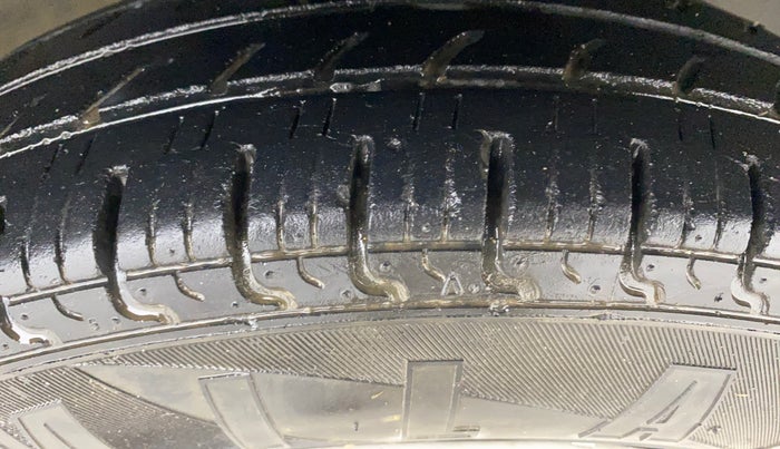 2018 Renault Kwid RXT 1.0 (O), Petrol, Manual, 23,684 km, Right Front Tyre Tread