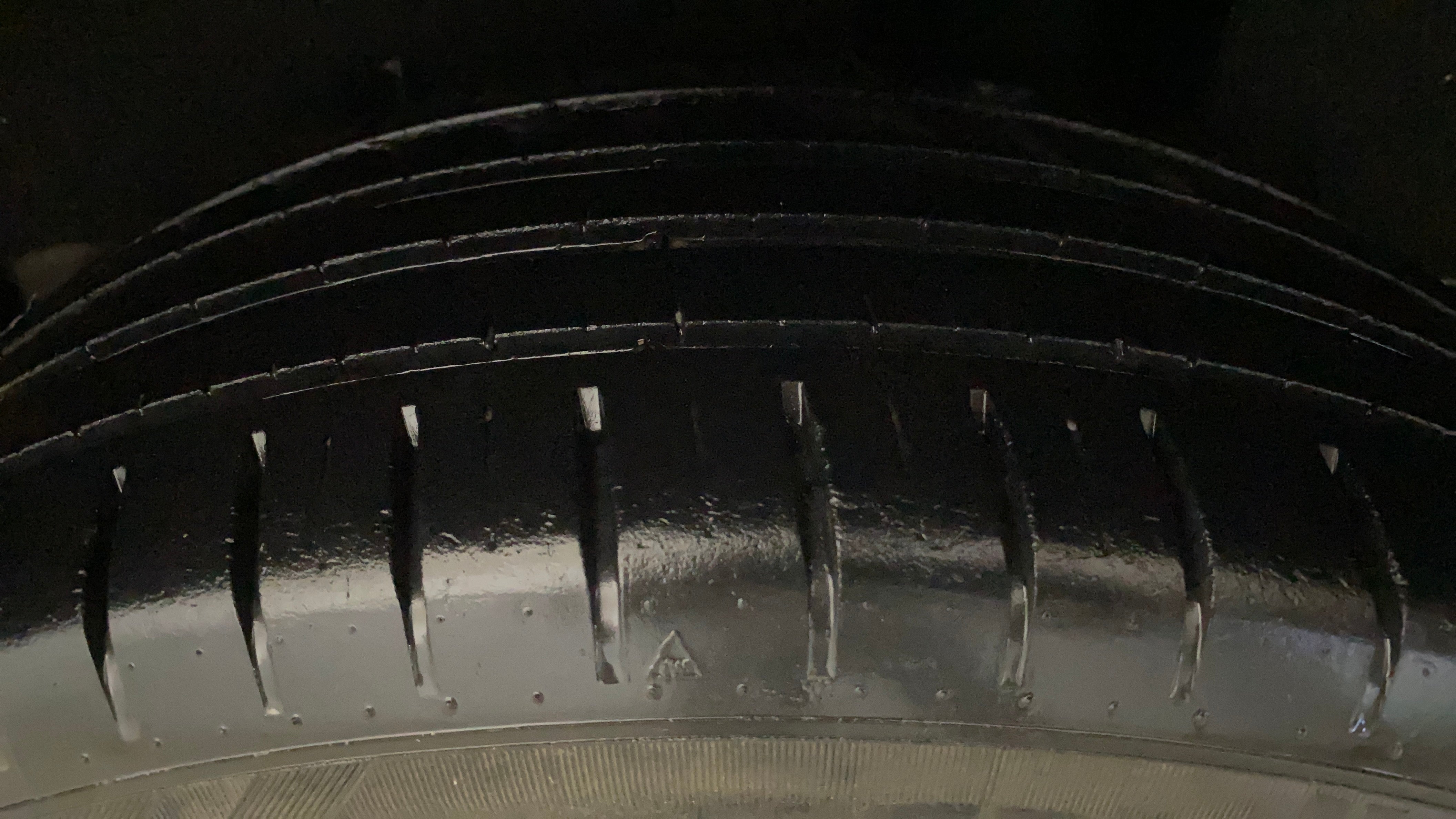 camera-Left-Rear-Tyre-Tread