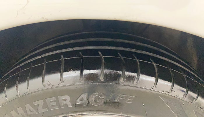 2013 Volkswagen Polo HIGHLINE DIESEL, Diesel, Manual, 88,482 km, Left Front Tyre Tread