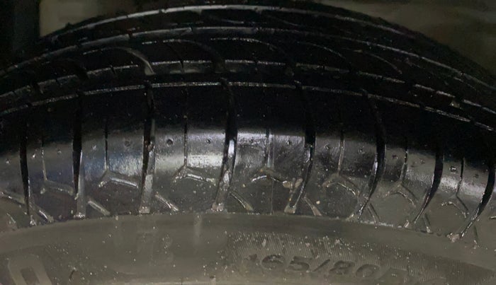 2015 Maruti Swift VXI, Petrol, Manual, 68,345 km, Left Front Tyre Tread