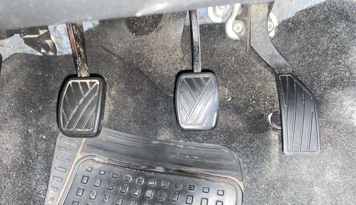 2015 Maruti Swift VXI, Petrol, Manual, 68,345 km, Pedals