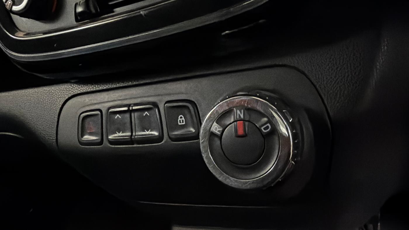 2017 Renault Kwid RXT 1.0 AMT (O), Petrol, Automatic, 1,00,783 km, Gear Lever