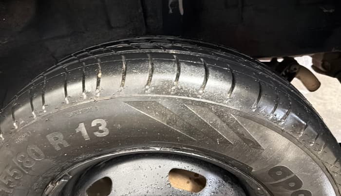 2017 Renault Kwid RXT 1.0 AMT (O), Petrol, Automatic, 1,00,783 km, Left Rear Tyre Tread