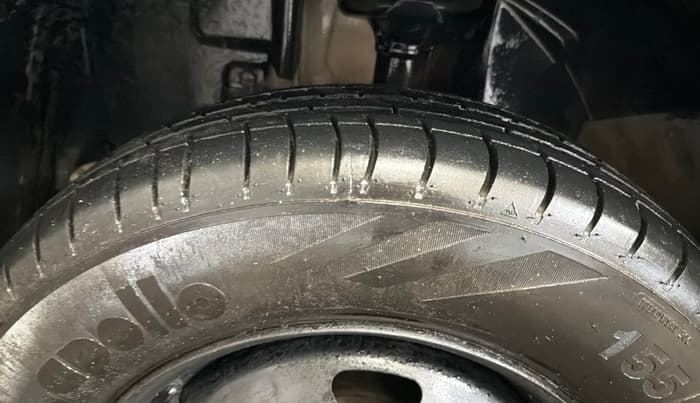 2017 Renault Kwid RXT 1.0 AMT (O), Petrol, Automatic, 1,00,783 km, Left Front Tyre Tread